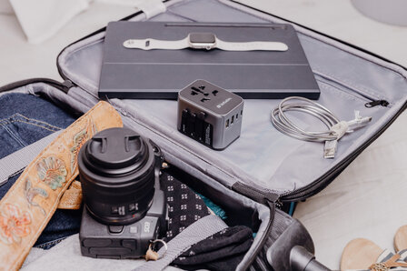 Verbatim UTA-03 Universal Travel Adapter incl USB-A+USB-C